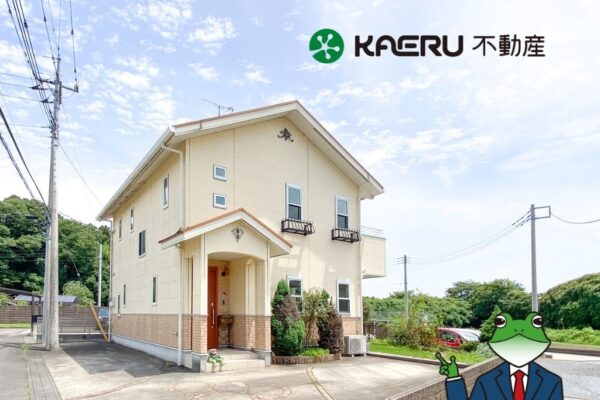 東京街道にほど近い住宅街に建つオール電化一軒家。 車で5分以内に、スーパー・薬局・コンビニなどの商業施設が充実！