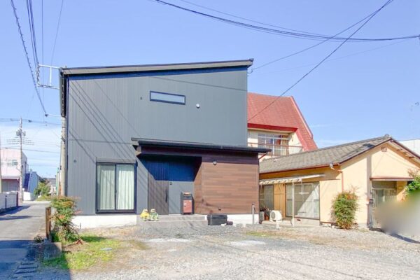 【築浅美邸・オール電化２階建】平出工業団地すぐそばの物件。大きな吹き抜けで、開放感のある空間！