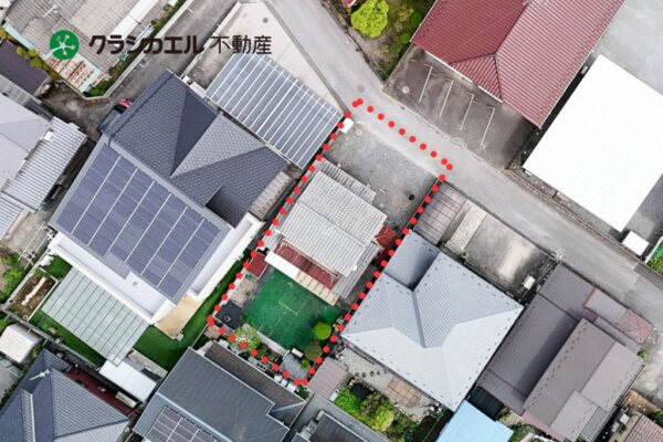 【解体後更地渡し】最寄りのバス停も徒歩２分なので車のない方でも生活しやすい環境です！