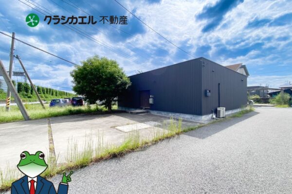 中庭を囲うデザイン平屋住宅です。 どこにいても「人」を感じれる間取り