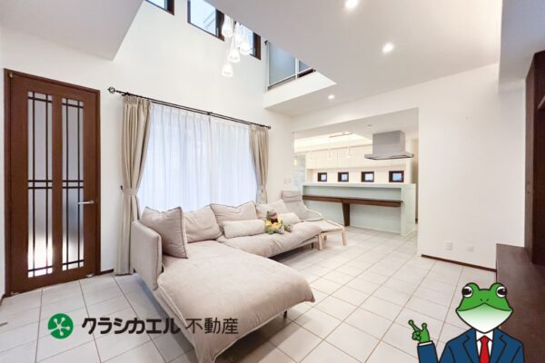 トヨタウッド施工角地 「シアタールーム」のある暮らし ２４帖超の吹抜ＬＤＫ