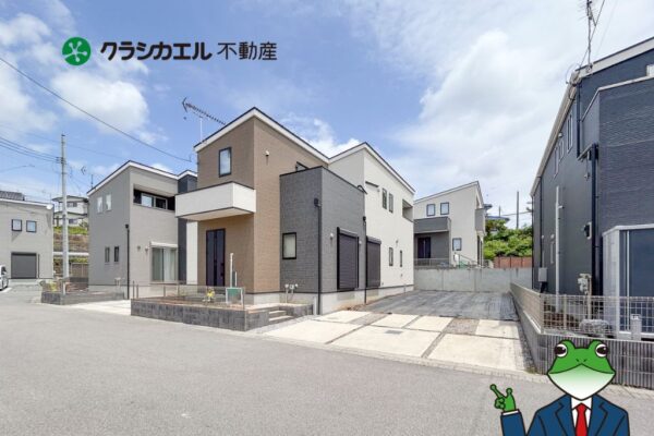 明保小まで４分とお子様の通学も安心。ＷＩＣ、ＳＩＣ完備で収納力も◎駐車４台可！