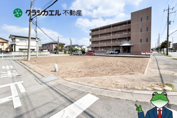 下栗町の57坪超の更地。 北西角地で陽当たりと開放感を確保できます。