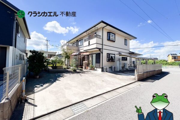 敷地９０坪超の角地に佇む、延床５４坪の広々５ＬＤＫ住宅