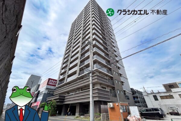 走るLRTを笑顔で眺める家族時間！在宅ワークも捗る角部屋の免震生活