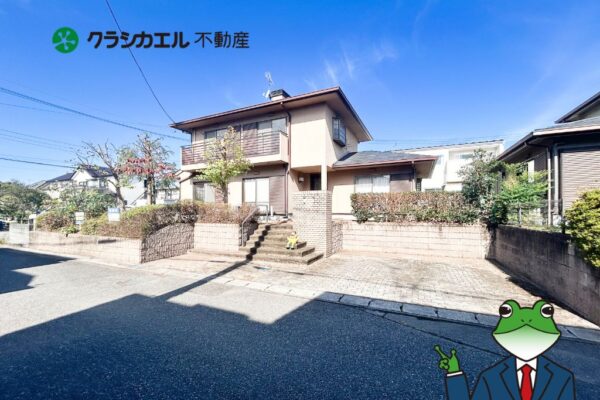 庭を眺めて、掘りごたつでひと休み。 ４号線にも近い、猫とくつろぐ和室の家。